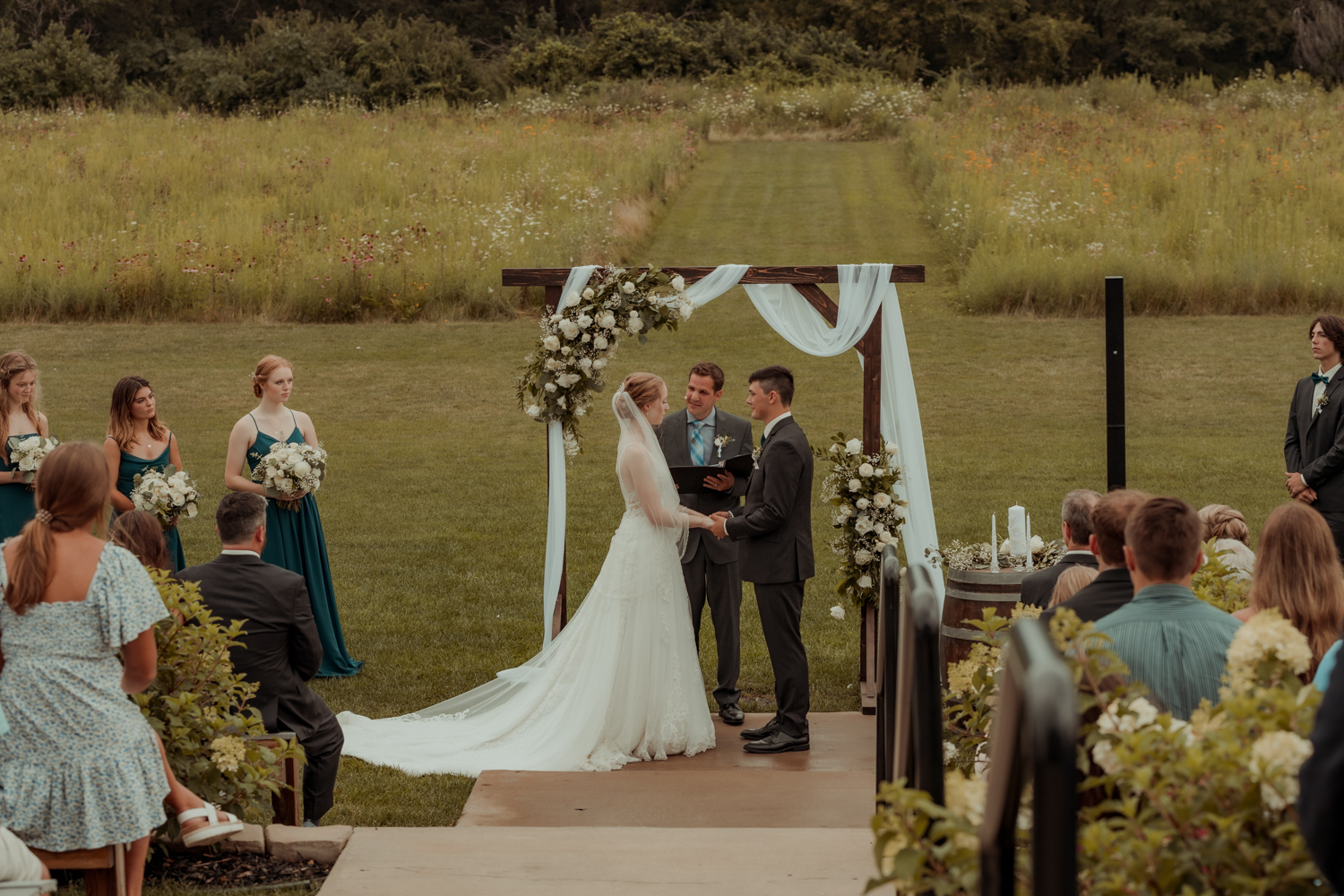Ashton Hill Farm Wedding Pictures, Cedar Rapids, Iowa