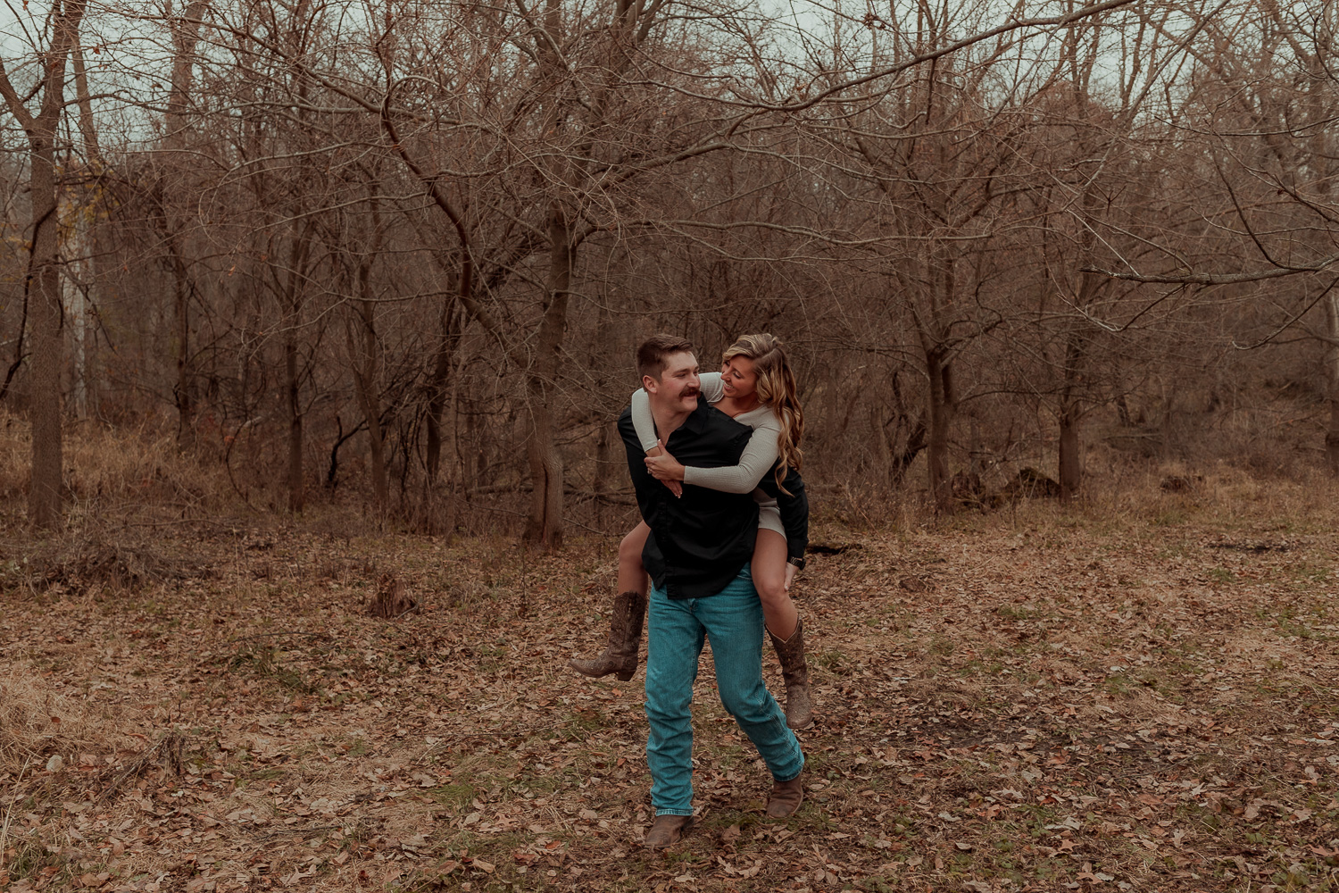 Family Farm, Center Junction Engagmenet Pictures, Iowa