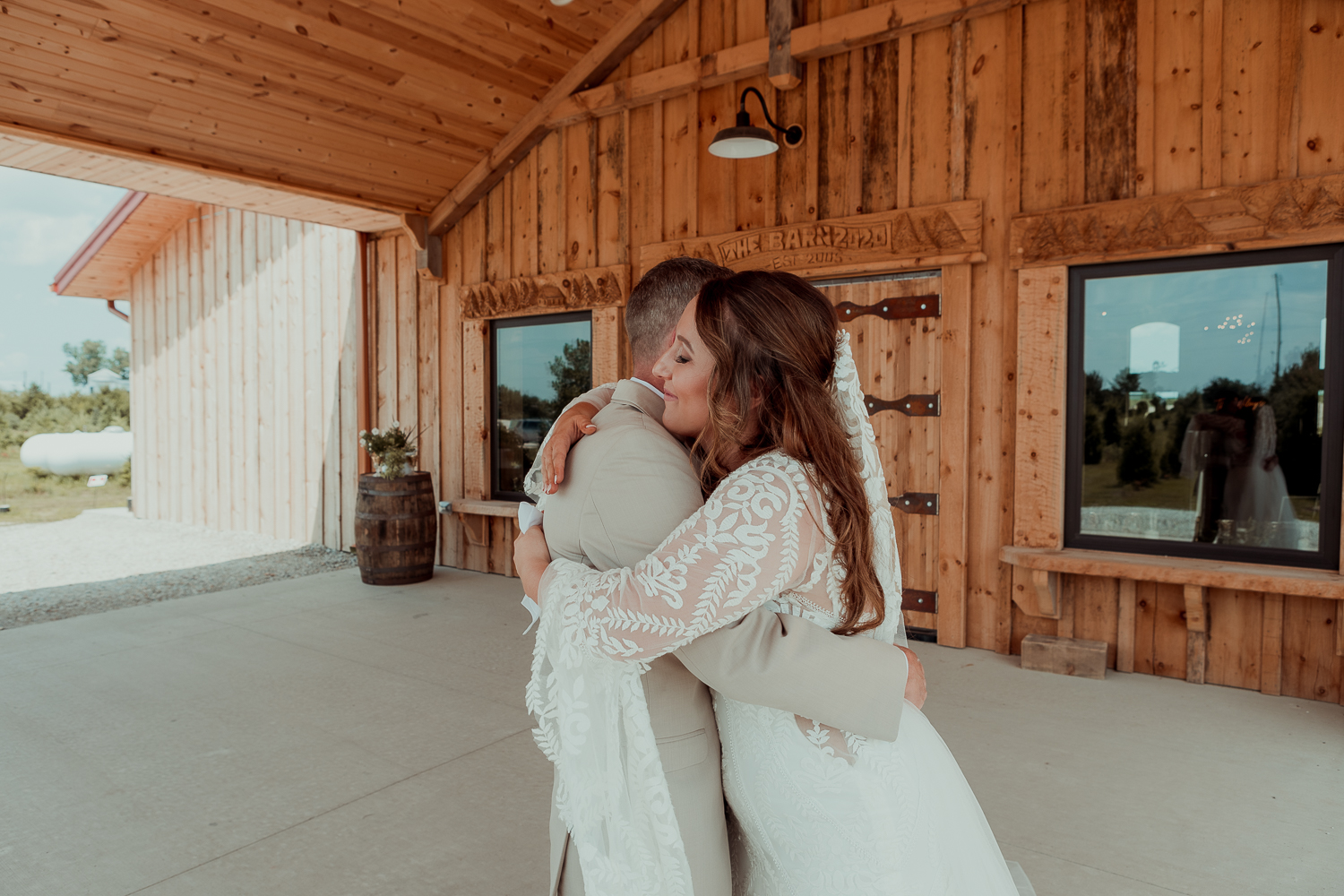 Kacena Farms Wedding Pictures, Vinton, Iowa