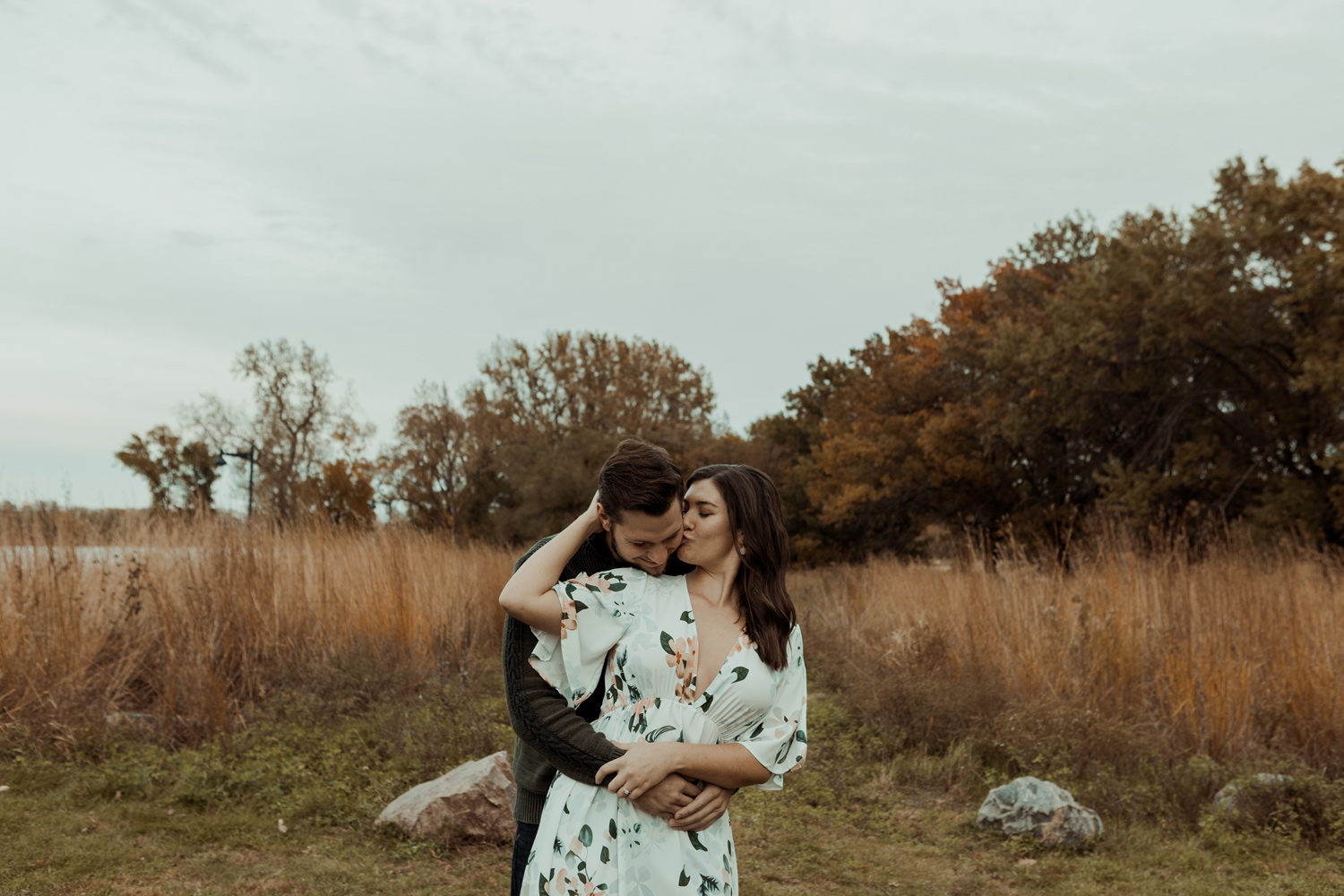Gray's Lake Des Moines Engagement Photos