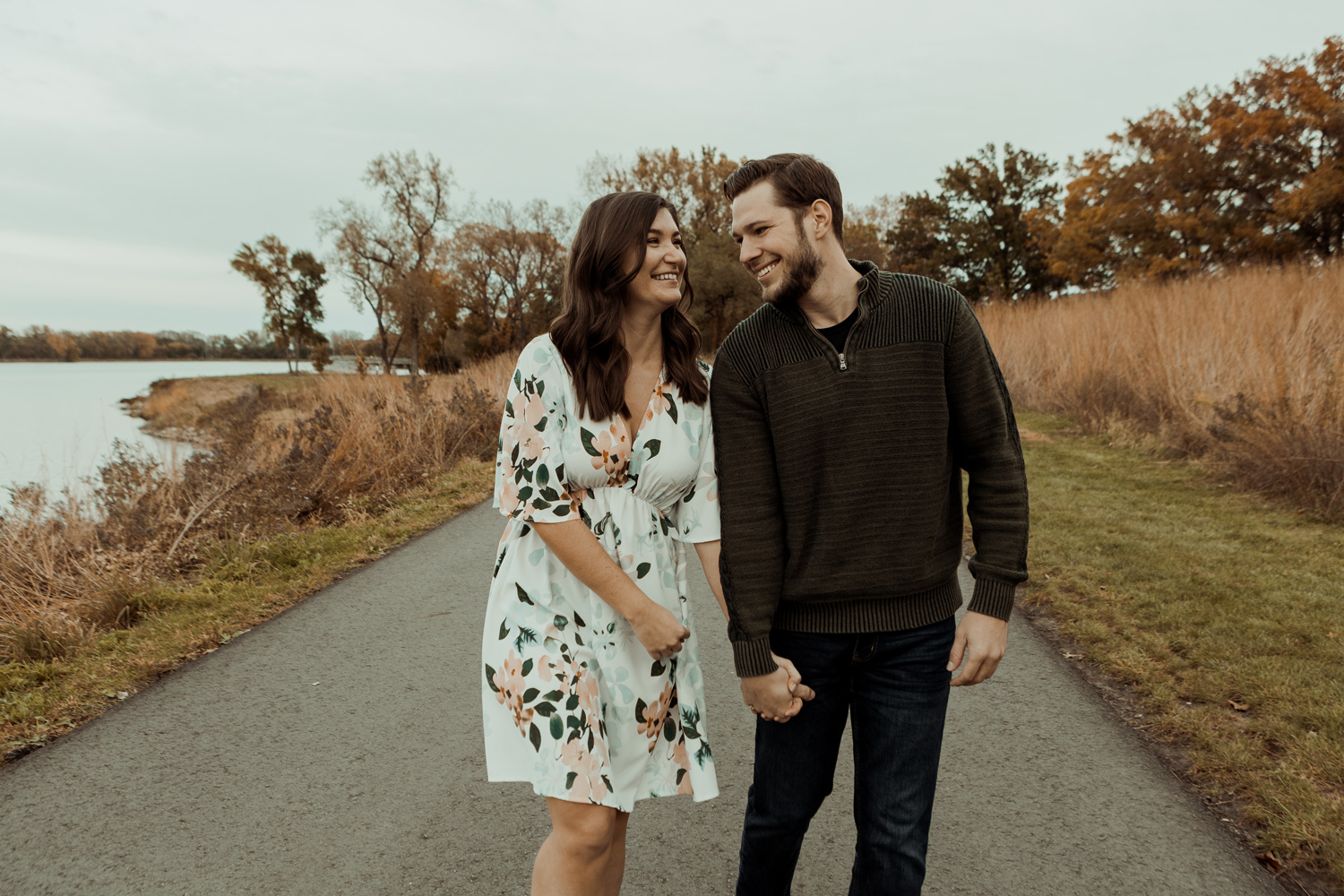 Gray's Lake Des Moines Engagement Photos