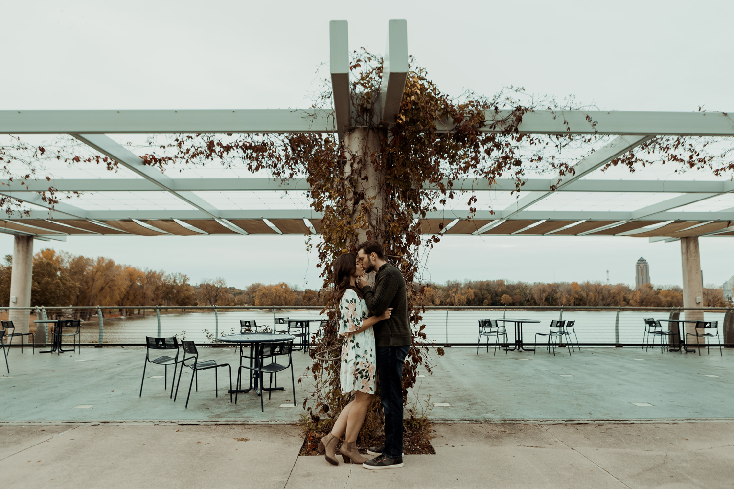 Gray's Lake Des Moines Engagement Photos