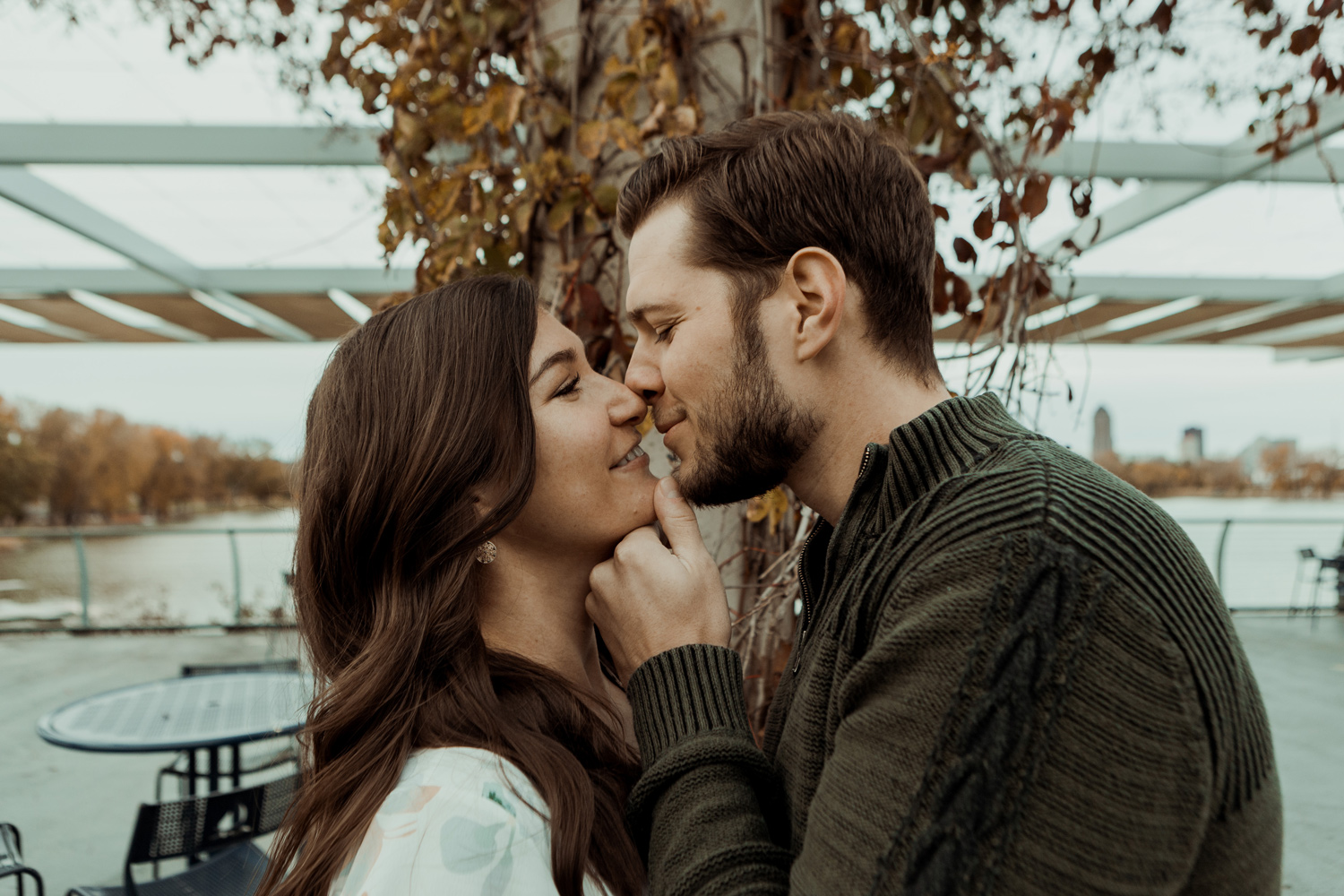Gray's Lake Des Moines Engagement Photos