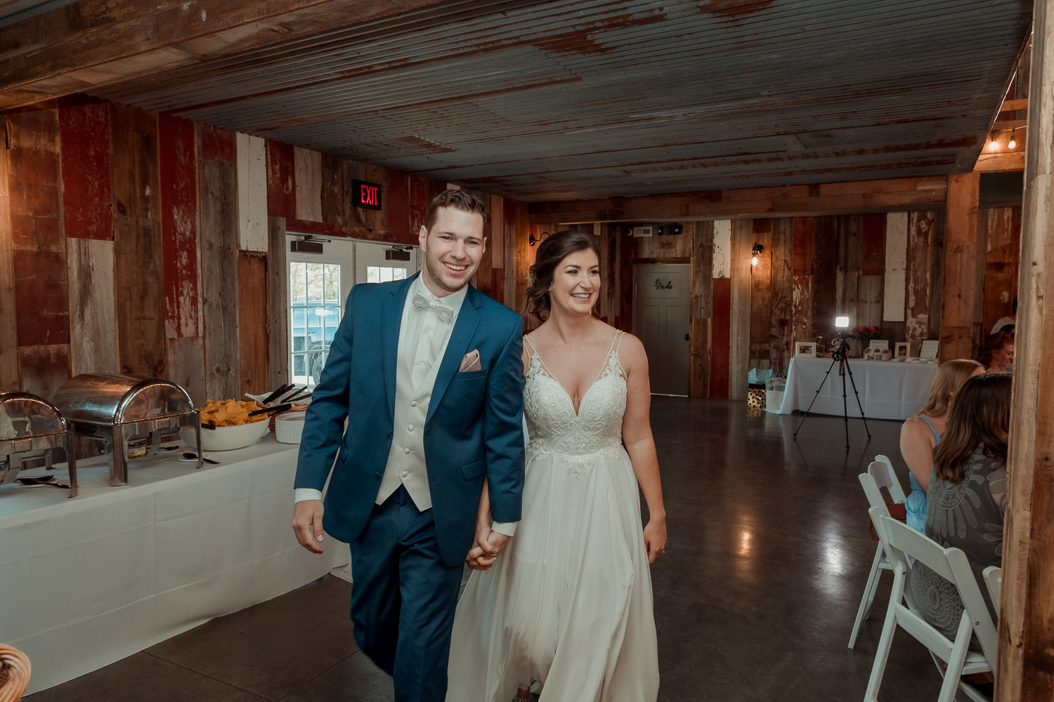 Red Acre Barn Wedding Pictures and Video, Prole, Iowa