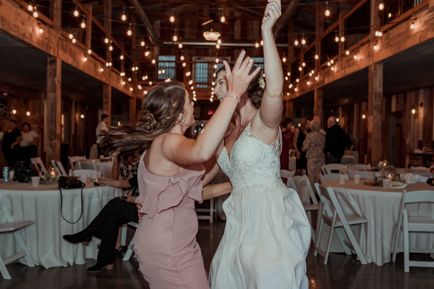 Red Acre Barn Wedding Pictures and Video, Prole, Iowa