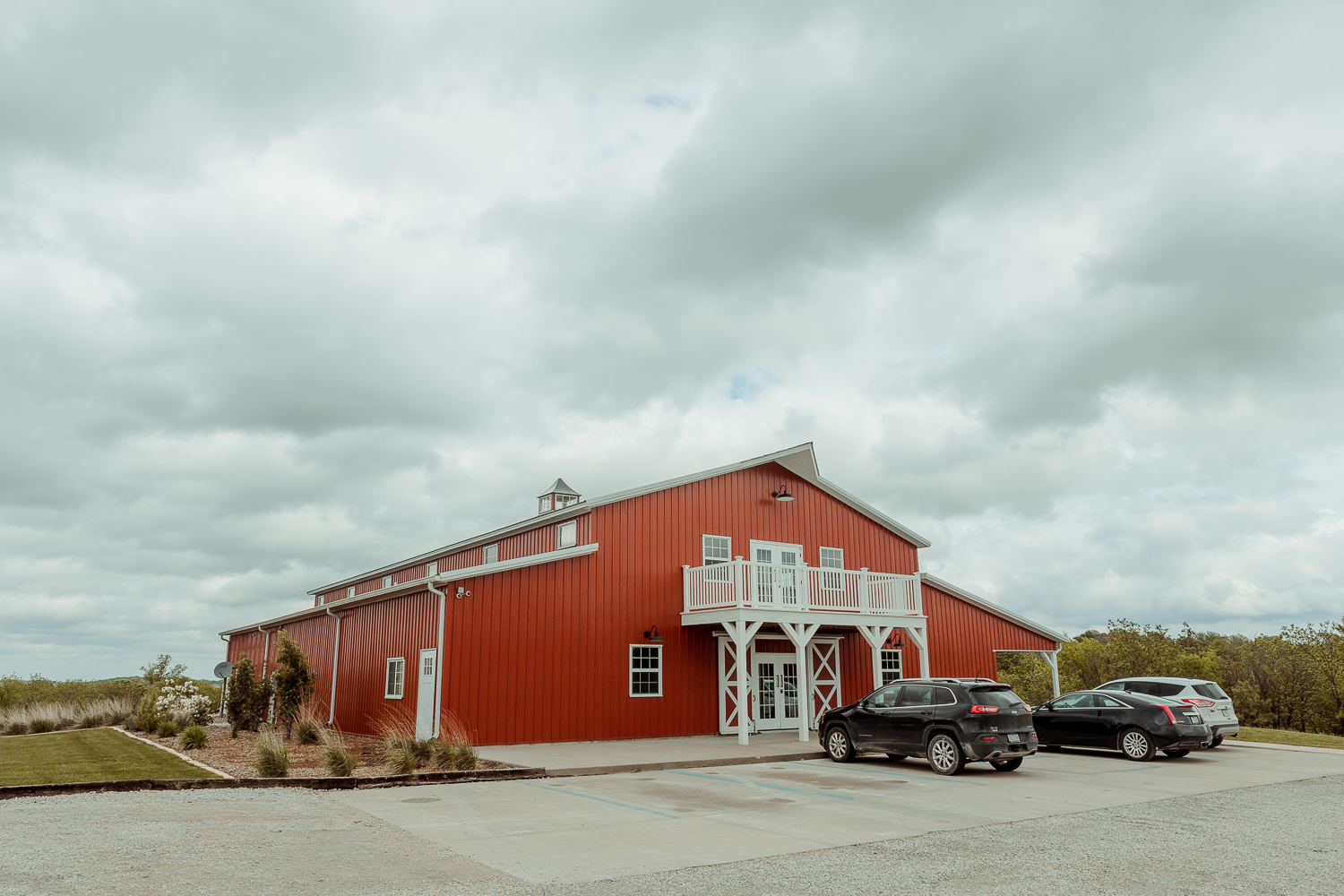 Red Acre Barn Wedding Pictures and Video, Prole, Iowa