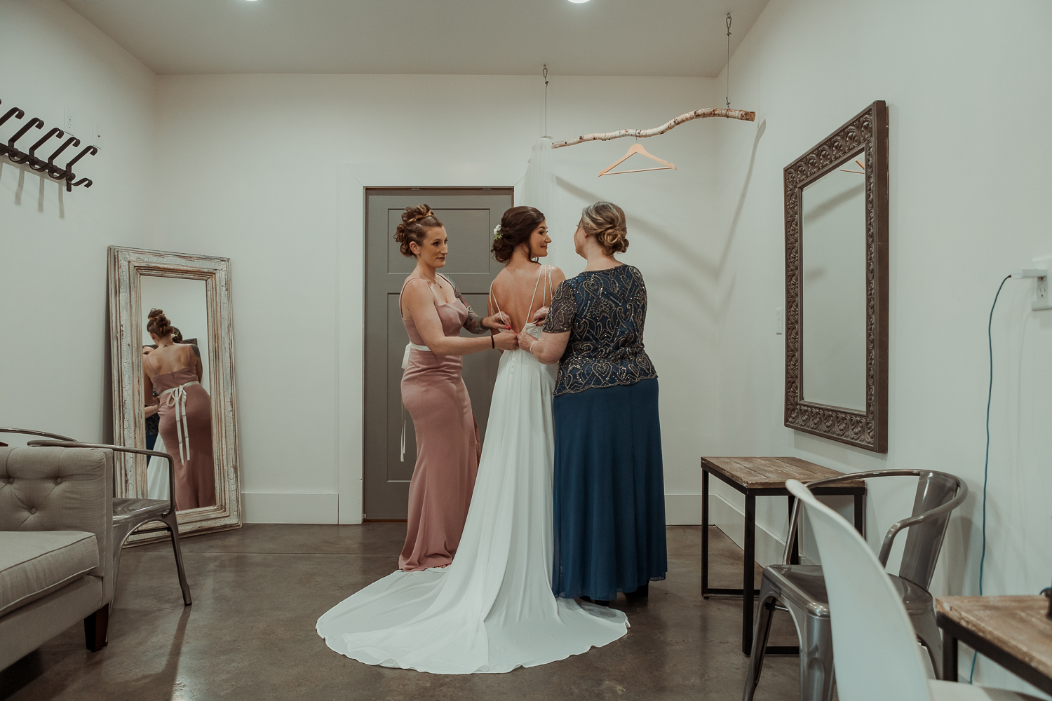 Red Acre Barn Wedding Pictures and Video, Prole, Iowa