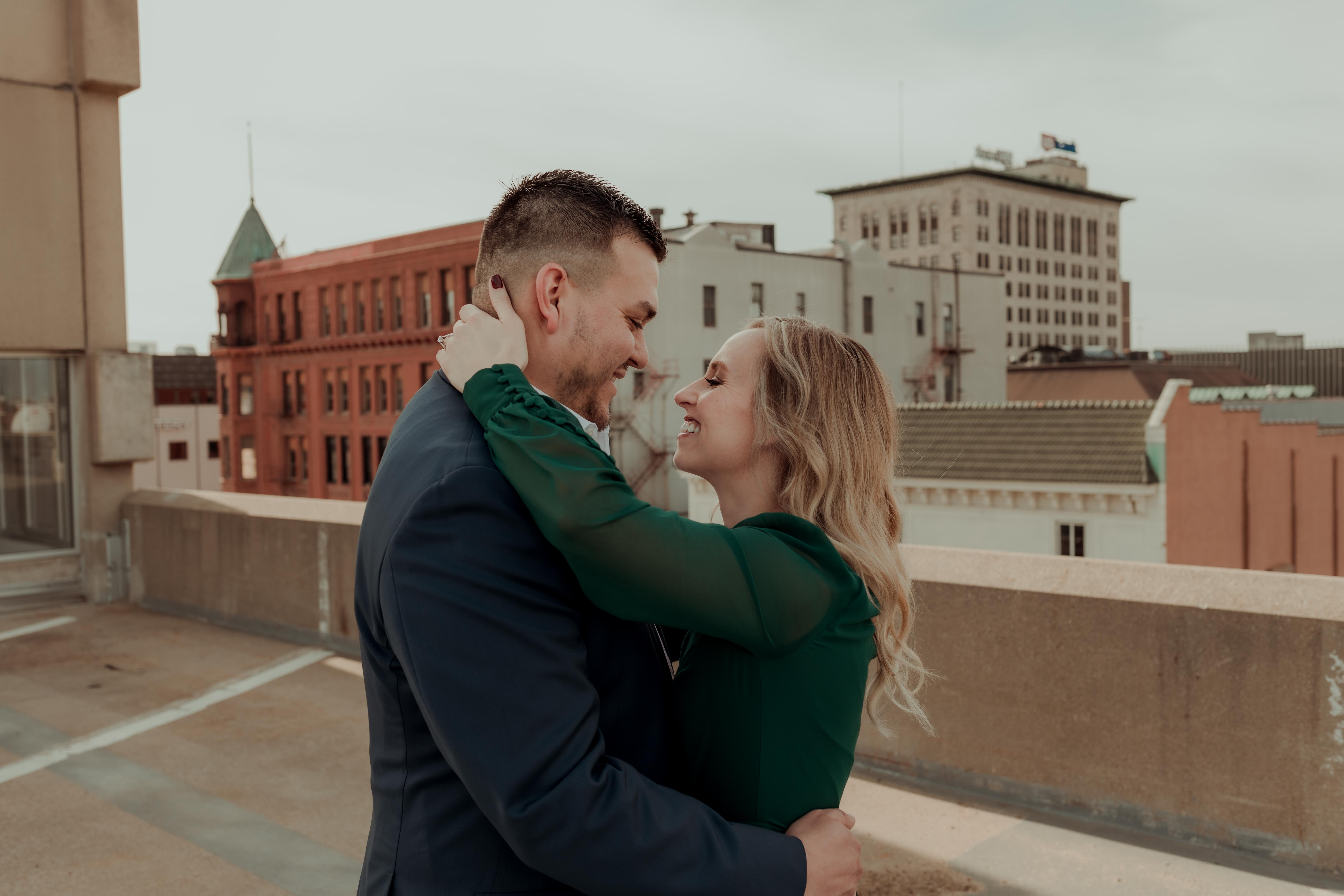 Cedar Rapids Downtown Engagmenet Pictures, Iowa