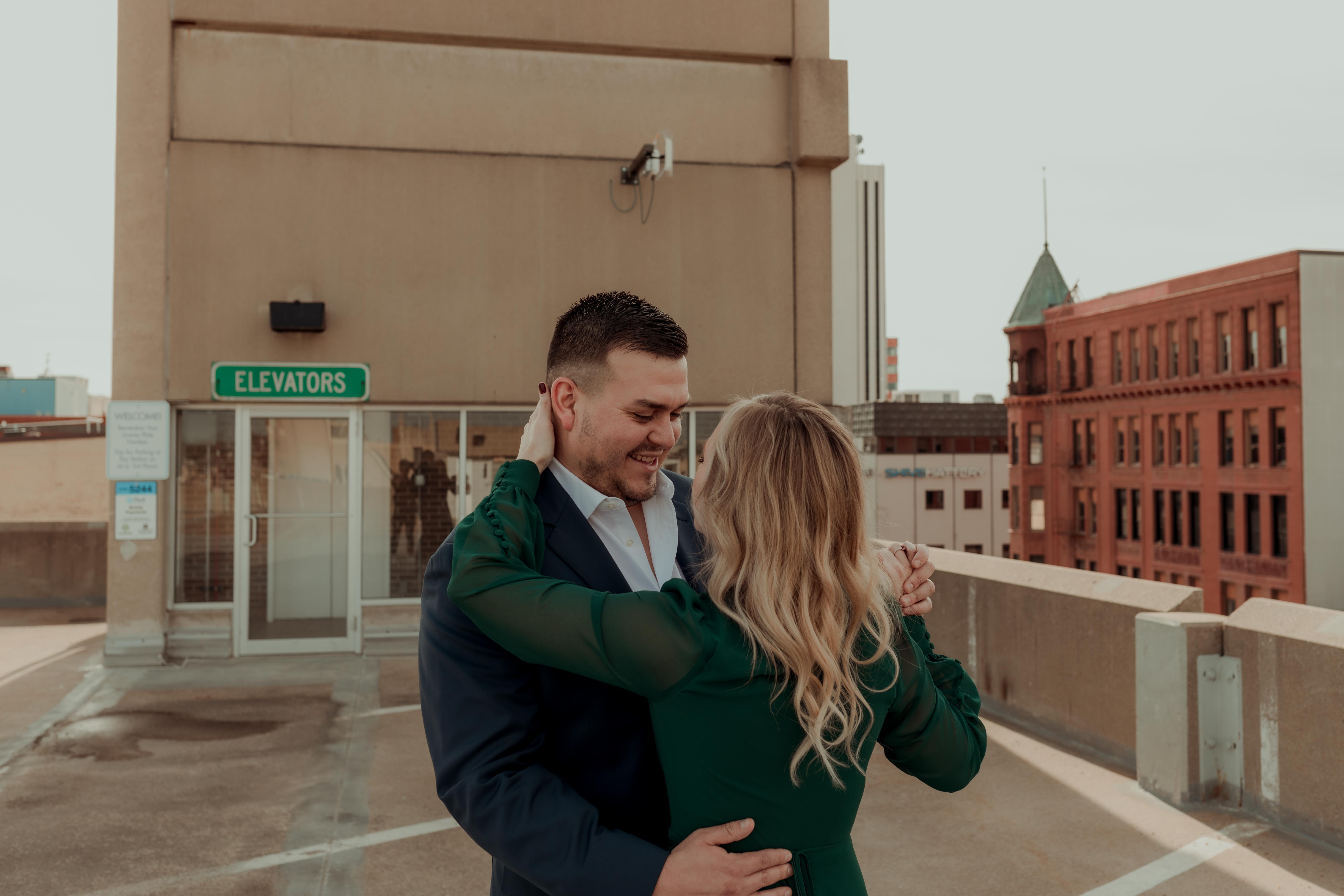 Cedar Rapids Downtown Engagmenet Pictures, Iowa