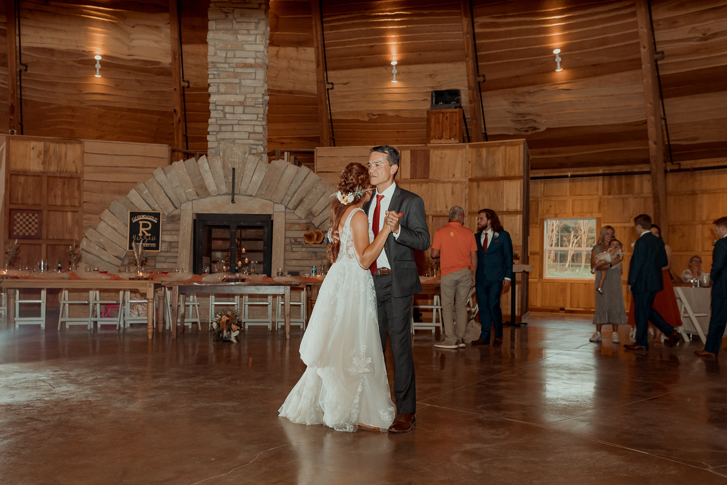 Celebration Barn Wedding Pictures, Solon, Iowa