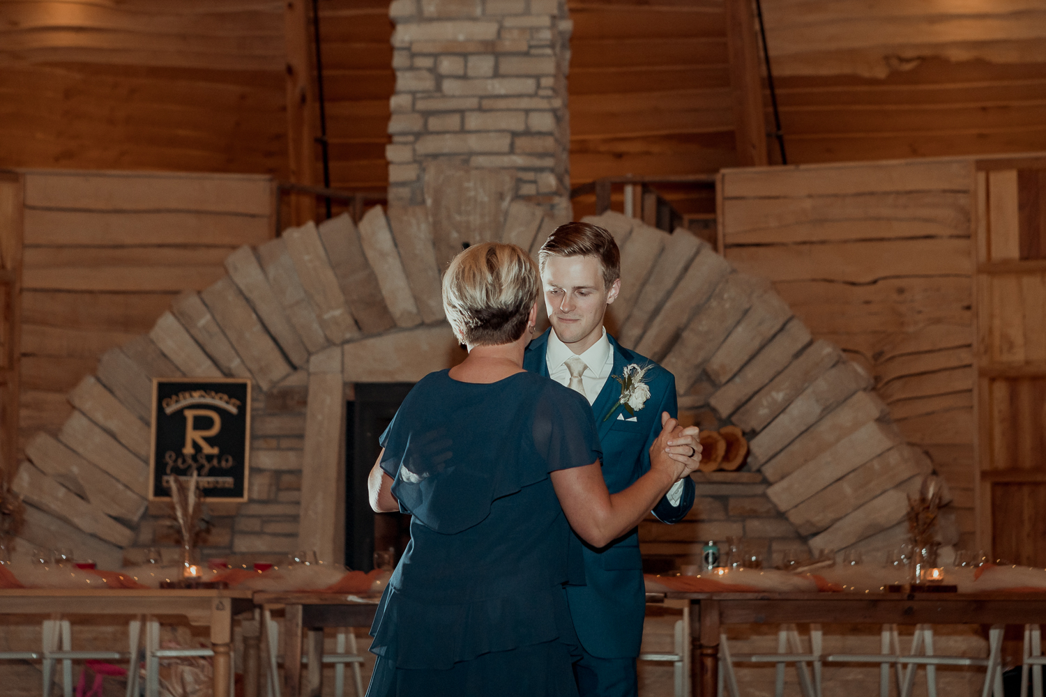 Celebration Barn Wedding Pictures, Solon, Iowa